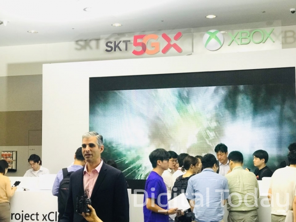 카림 초드리 MS 클라우드 게임 총괄 부사장이 SK텔레콤과의 클라우드 게임 협력에 대해 설명하고 있다. (사진=석대건 기자)