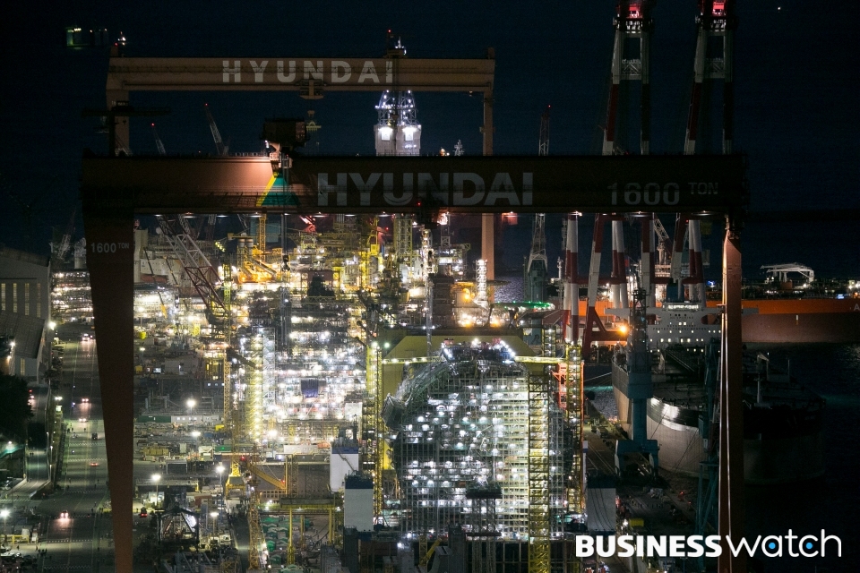 2016년말 야간 조업중인 현대미포조선 조선소/사진=이명근 기자 qwe123@