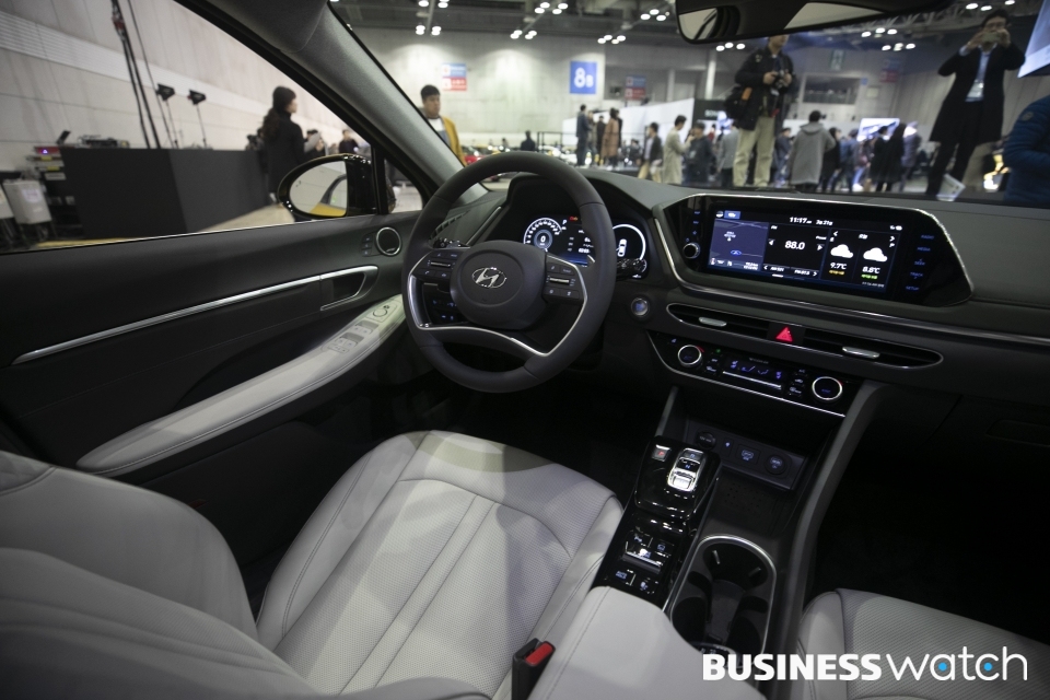 쏘나타 하이브리드와 같은 8세대 쏘나타 가솔린 모델 실내 /사진=이명근 기자 qwe123@