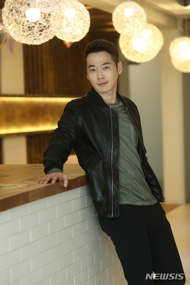 【서울=뉴시스】조수정 기자 = OCN 수목드라마 '신의 퀴즈:리부트' 현상필 역 배우 김재원이 22일 오후 서울 논현동 카페씨에서 종영인터뷰를 하고 있다. 2019.01.22. chocrystal@newsis.com