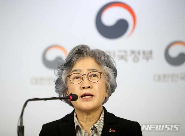 【서울=뉴시스】지난 2월 공공기관 채용실태 점검 결과를 브리핑했던 박은정 국민권익위원회 위원장의 모습.(사진=뉴시스DB). 2019.02.20.