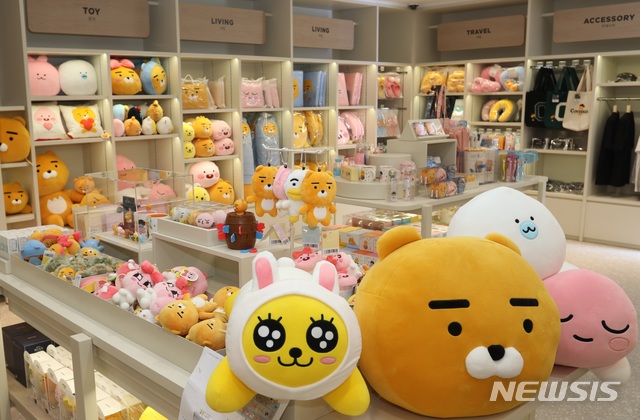 【대전=뉴시스】김양수 기자 = 내달 1일 한화갤러리아타임월드 7층에 대전·충청지역 최초로 문을 여는 '카카오프렌즈' 매장 모습.2019.02.28(사진=한화갤러리아타임월드 제공) photo@newsis.com