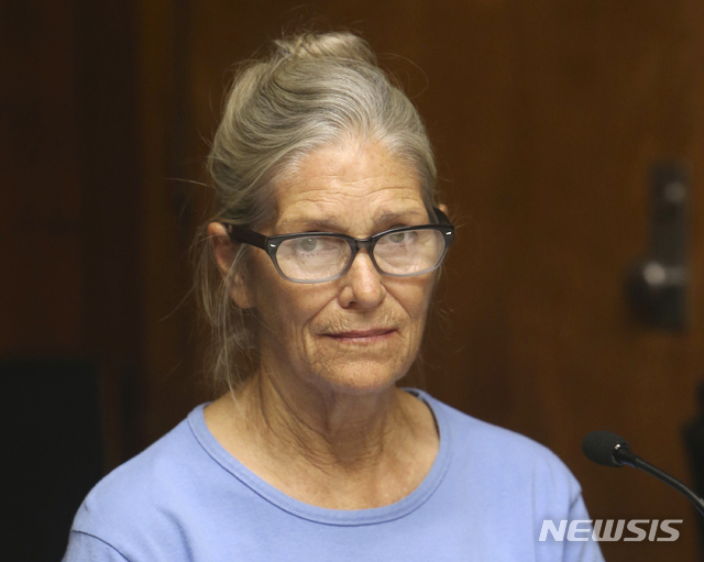 【코로나=AP/뉴시스】2017년 9월6일 '찰스 맨슨 패밀리' 일원 레슬리 밴 휴튼이 캘리포니아주 코로나에서 열린 가석방 청문회에 참석한 모습. 개빈 뉴섬 캘리포니아 주지사는 3일 휴튼의 가석방을 불허했다.  2019.06.04.