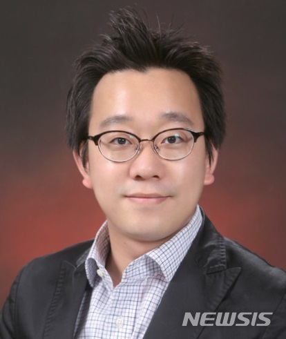 사진은 포스텍 김동성 교수.