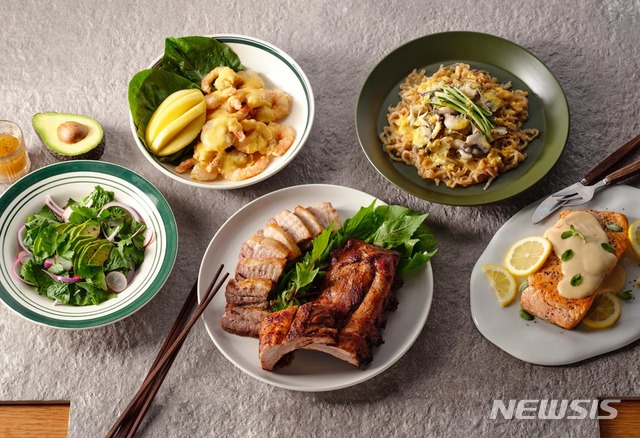 【서울=뉴시스】경주 코오롱호텔 '파노라마'의 '썸머 디너 뷔페' 이색 보양식 메뉴들