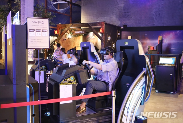 【서울=뉴시스】아이파크몰 'VR 존'