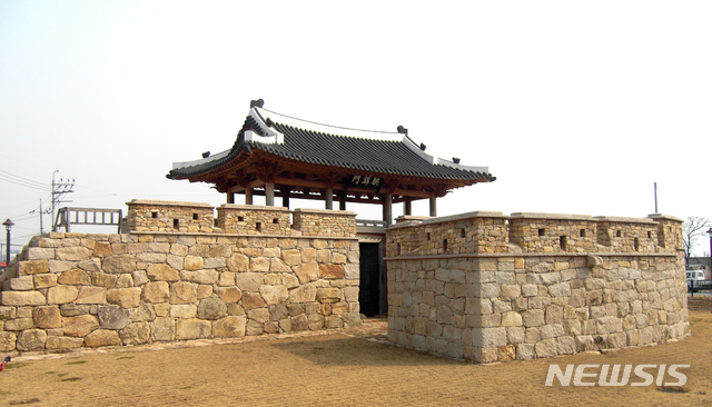 [나주=뉴시스]이창우 기자 = 사진은 1894년 당시 동학농민군이 나주읍성을 점령하기 위해 수성군과 큰 전투를 벌였던 역사적 현장인 나주읍성 서성문(사적 제337호) 전경. 2020.03.15.  (사진=나주시 제공)   photo@newsis.com