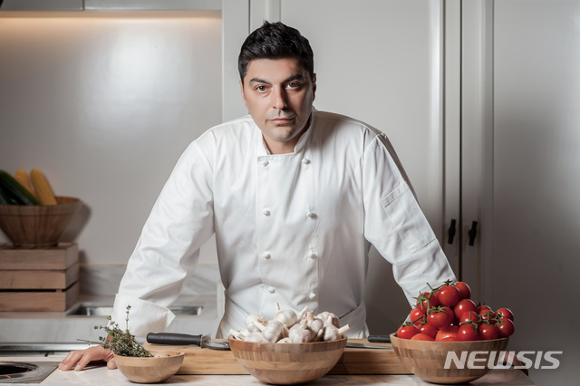 [서울=뉴시스]엔조 까르보네 그랜드 하얏트 항저우 총주방장
