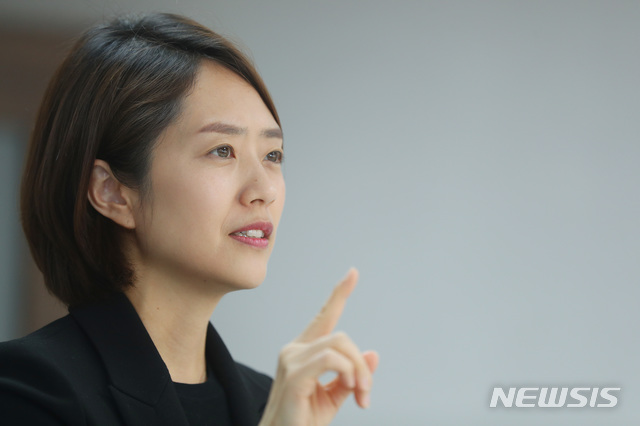 [서울=뉴시스]전신 기자 = 고민정 더불어민주당 광진을 당선자가 29일 서울 여의도 더불어민주당 중앙당사에서 인터뷰를 하고 있다. 2020.04.30.  photo1006@newsis.com