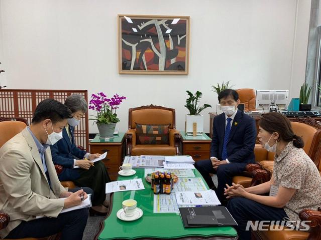 [군포=뉴시스] 박석희 기자 = 이학영 의원 정재숙 문화재청장과 만남의 현장.