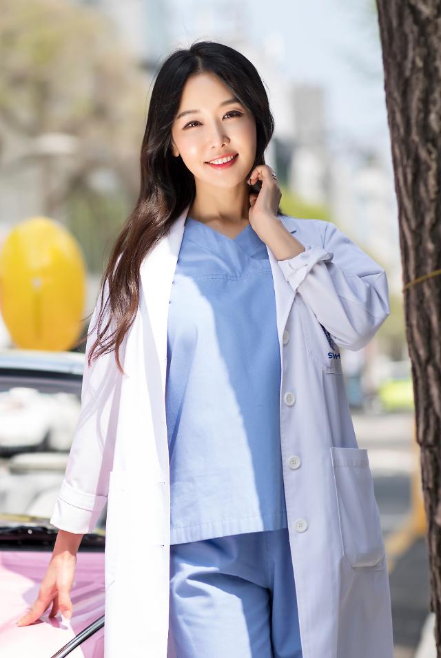 51세 뷰티 크리에이터인 치과의사 이수진 원장.