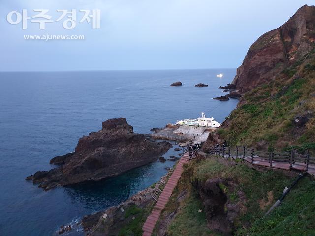 독도 동도 계단을 오르며 바라본 독도 전경