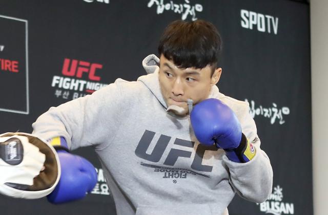 훈련하는 최두호