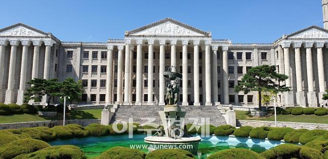 2019년 기준 중국인 유학생이 가장 많은 대학인 경희대 본관 전경.