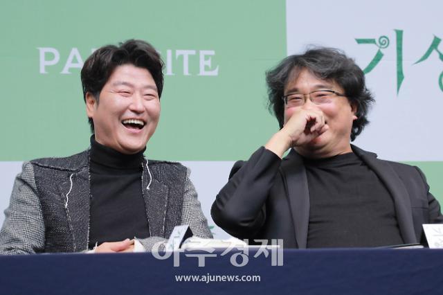 배우 송강호와 봉준호 감독