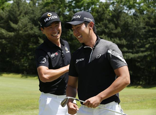 이글을 잡고 환하게 웃는 문경준과 이수민