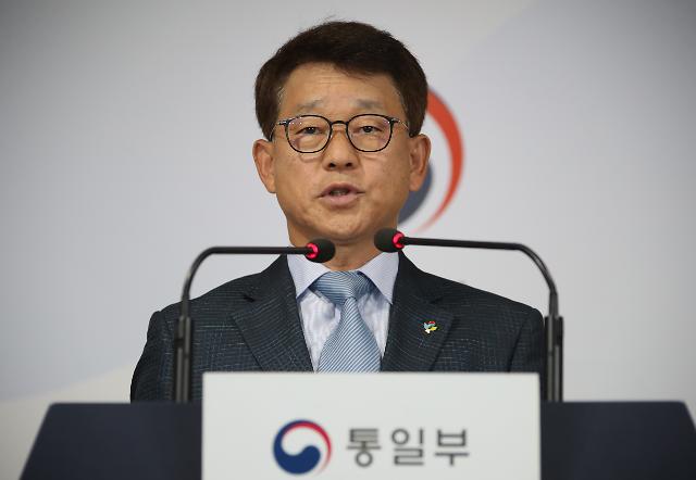 질문에 답하는 여상기 통일부 대변인     (서울=연합뉴스) 김승두 기자 = 여상기 통일부 대변인이 22일 정부서울청사에서 열린 브리핑에서 기자들의 질문에 답하고 있다. 2020.6.22     kimsdoo@yna.co.kr/2020-06-22 10:44:29/ <저작권자 ⓒ 1980-2020 ㈜연합뉴스. 무단 전재 재배포 금지.>