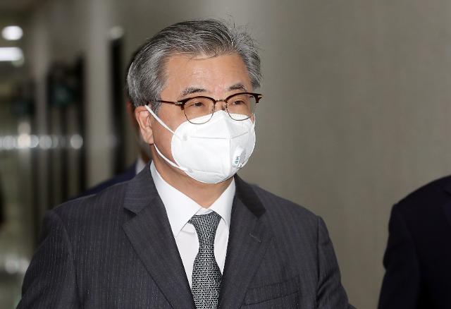 정보위원회 전체회의 참석하는 서훈 국정원장     (서울=연합뉴스) 하사헌 기자 = 서훈 국정원장이 6일 국회에서 열린 정보위원회 전체회의에 참석하고 있다. 2020.5.6     toadboy@yna.co.kr/2020-05-06 12:09:15/ <저작권자 ⓒ 1980-2020 ㈜연합뉴스. 무단 전재 재배포 금지.>