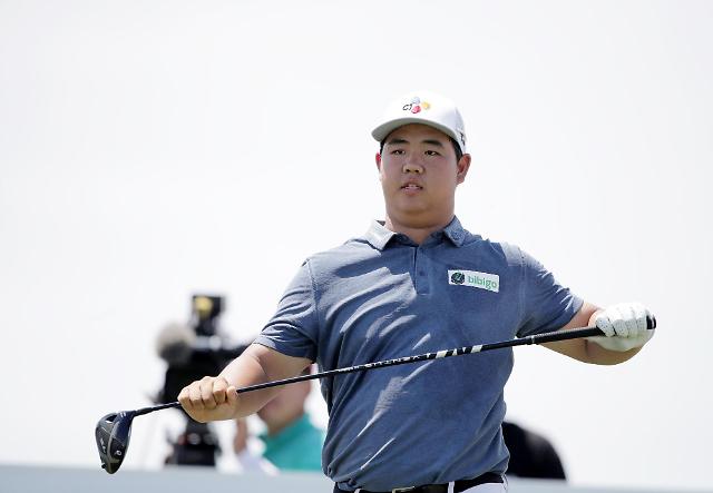 다부진 표정을 짓는 김주형