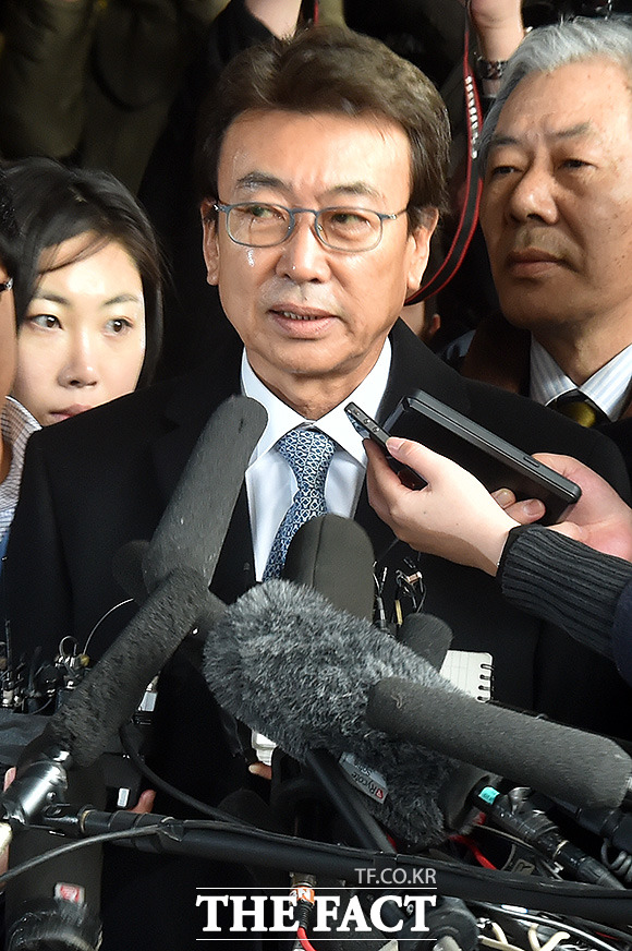 지난 2014년 정윤회 씨가 박근혜 정부의 비선 실세로 알려진 뒤 서초동 서울중앙지검에 고소인 자격으로 출석했을 당시. /더팩트DB