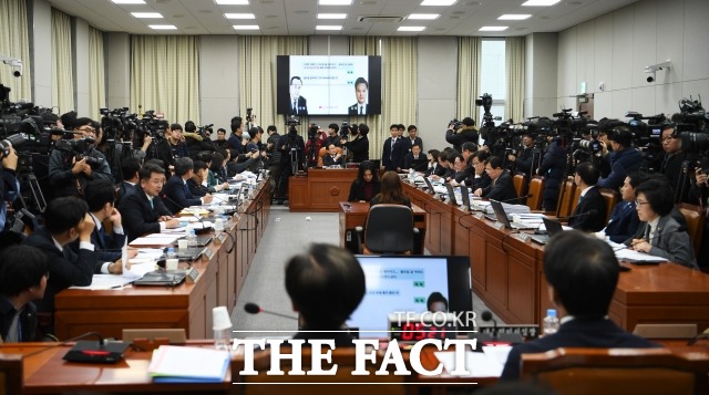 지난달 31일 국회에서 청와대의 민간인 사찰 의혹 등을 규명하기 위한 국회 운영위원회 전체회의가 열리고 있는 모습. /이새롬 기자