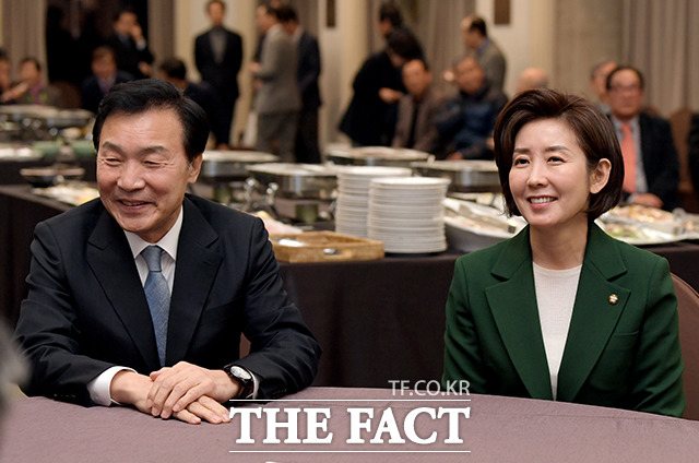 '그러나…, 어색함은 잠시뿐!'