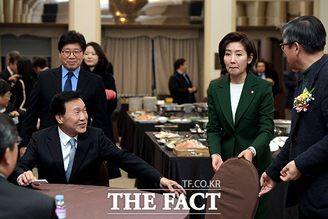 어색한(?) 기류가 흐르고~