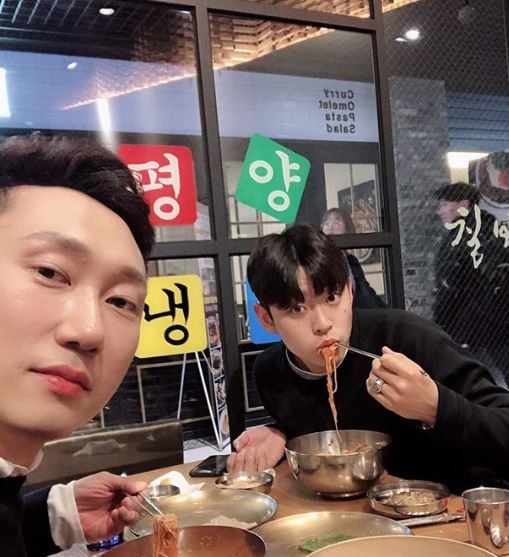 동생과 형같은 '케미'를 보여주고 있는 이승윤과 그의 매니저. /이승윤 인스타그램