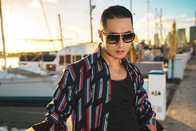 유승준의 새 앨범 'Another Day'에는 동명의 타이틀곡 'Another Day'를 포함해 3곡이 수록돼있다. /유승준