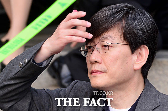 손석희 JTBC 대표이사가 지난 10일 김웅 프리랜서 기자로 부터 폭행 혐의로 고소를 받은 가운데, 김 기자가 동승자 관련 추가로 녹음파일을 공개했다. /더팩트DB