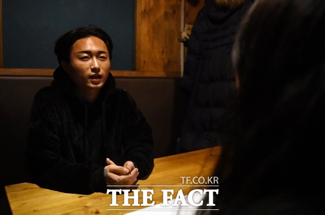 쿠시아는 어릴 때부터 무대 위에 서는 자신의 모습을 꿈꿨다고 했다. 쿠시아가 취재진의 질문에 답하는 모습. /임영무 기자