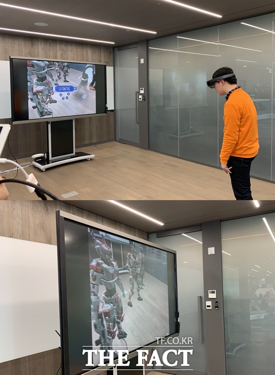 'T 리얼 텔레프리즌스'에서 AR 글라스를 착용하면 멀리 있는 직원들과 가상의 공간에서 만나 회의를 할 수 있다. /종로=서민지 기자