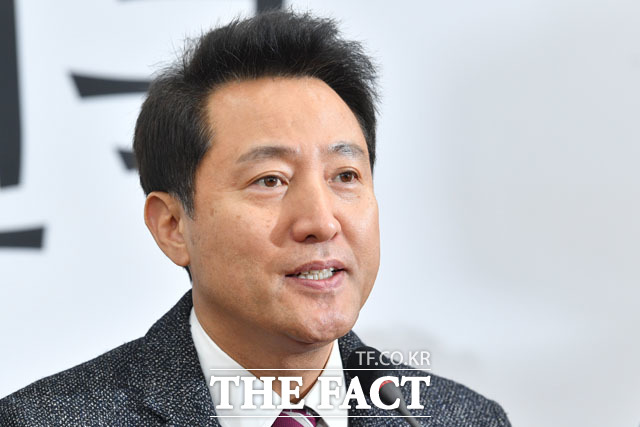 '비박계' 오세훈 전 서울시장은 12일 "우리 당은 보수우파를 위한 정당이지 두 전직 대통령을 위한 정당이 아니라는 점을 당원들이 깊이 인식하고 있으며 우리의 그런 마음이 잘못된 방향으로 표출될 때 국민, 대중들로부터 사랑과 지지가 멀어진다는 점을 다시 강조하고 싶다"고 했다. /남윤호 기자