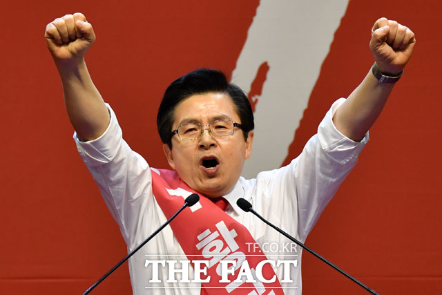 양 팔을 들고 "이 한 몸 던지겠다"고 외치는 황교안 후보. /남윤호 기자