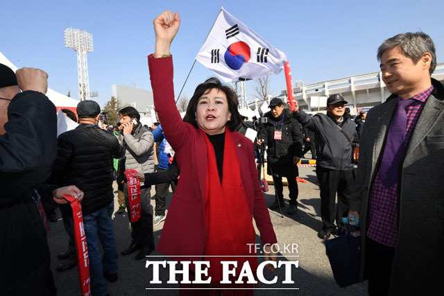 자유한국당 최고위원에 출마한 김순례 의원이 14일 대전 중구 한밭종합운동장에서 열린 충청·호남권 합동연설회에 입장하고 있다./대전=남윤호 기자