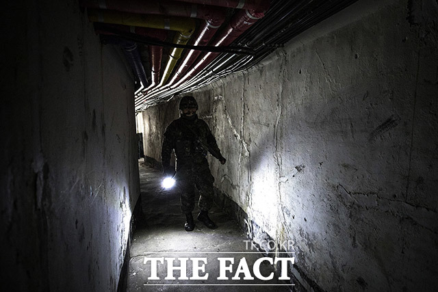 전기가 끊긴 GP는 어둠에 싸여 있다.