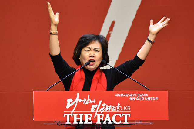 "저 살고 싶다"며 지지를 호소하는 김순례 의원. /남윤호 기자