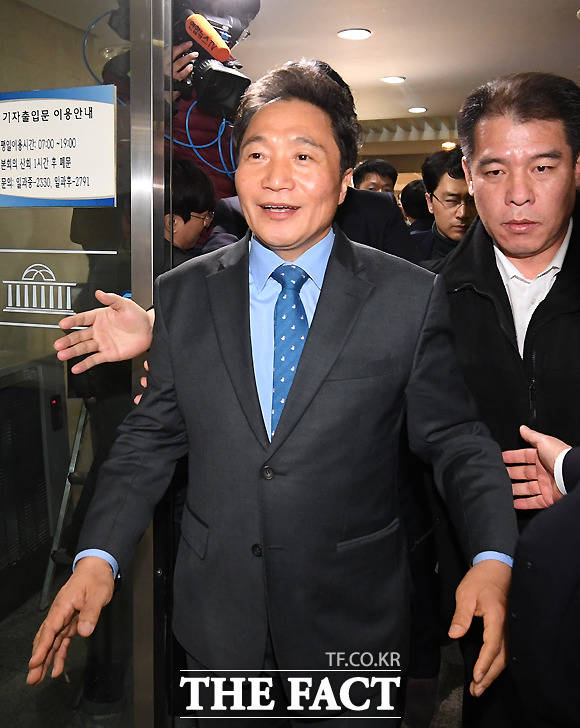 이학재 자유한국당 의원이 더불어민주당 소속 구의원에게 폭언을 했다는 논란에 휩싸였다. /이새롬 기자