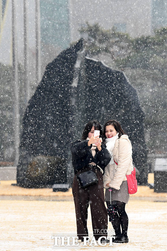 기념사진도 '찰칵'