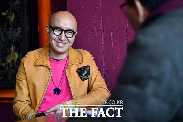 "조만간 드라마에서도 다시 볼 수 있을 거예요." 홍석천은 지난해까지 사전제작드라마 '절대그이' 촬영을 모두 마쳤다고 했다. 인터뷰는 지난 21일 오후 홍석천이 서울 용산구 경리단길에서 운영중인 레스토랑 마이스카이에서 진행됐다. /남윤호 기자