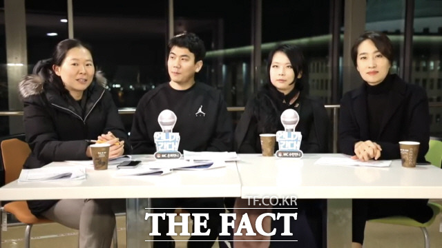 김수민(오른쪽) 의원은 '의원과 평범한 청년이 나와 다른 정당이 클릭하지 못하는 2030세대 이슈를 다룬다는 점'에서 자부심을 나타냈다. /'언니가 간다' 2회 갈무리