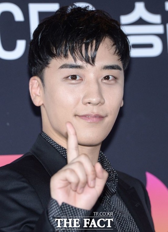 승리는 성접대 의혹의 정황이 담긴 카카오톡 대화를 나눴다는 논란에 휩싸였다. 이에 YG엔터테인먼트는 승리 본인의 입장을 전했다. /김세정 기자