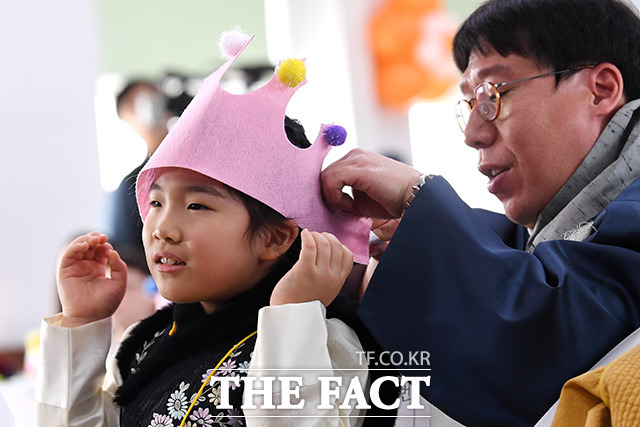 아직은 모든게 어색해 도움을 받아야 합니다.