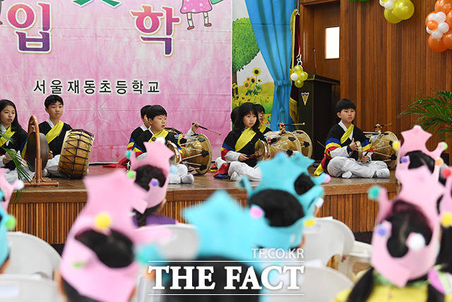 재학생 선배들이 준비한 신입생 축하 공연