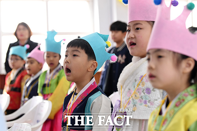 애국가도 힘차게!