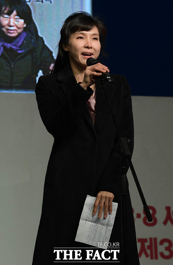 수상 소감을 전하는 서 검사