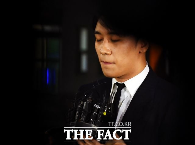 승리 지난달 27일 경찰 자진 출두. /이동률 기자