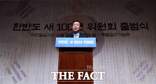 축사 전하는 박원순 서울시장