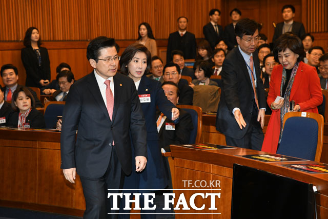 황교안 대표 자녀 채용특혜 의혹과 관련 전희경 대변인은 시기가 맞지 않다고 반박했다. /남윤호 기자