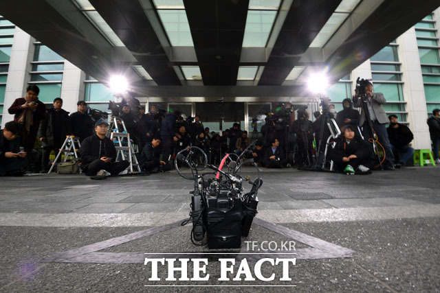 지난 15일 '별장 성접대' 의혹을 받아온 김학의 전 법무부 차관의 검찰 소환조사가 예정됐지만, 끝내 모습을 드러내지 않았다. /남윤호 기자